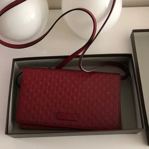 Gucci Wallet on chain